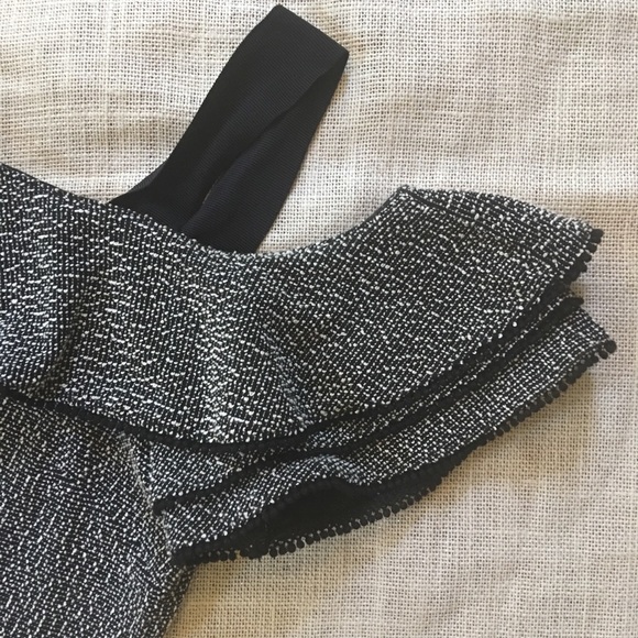 Banana Republic Off The Shoulder Top - Picture 2 of 5